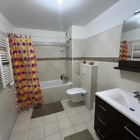 Spacious Flat Ideal For Working Or Events 布洛涅-比扬古