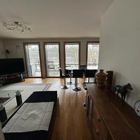 Spacious Flat Ideal For Working Or Events Apartmán
